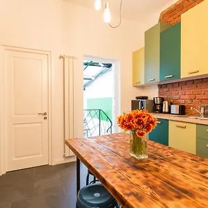 Hostel First, Βουκουρέστι